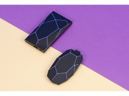 Внешний беспроводной аккумулятор Geo Wireless с подсветкой лого, 5000 mAh Внешний беспроводной аккумулятор Geo Wireless с подсветкой лого, 5000 mAh