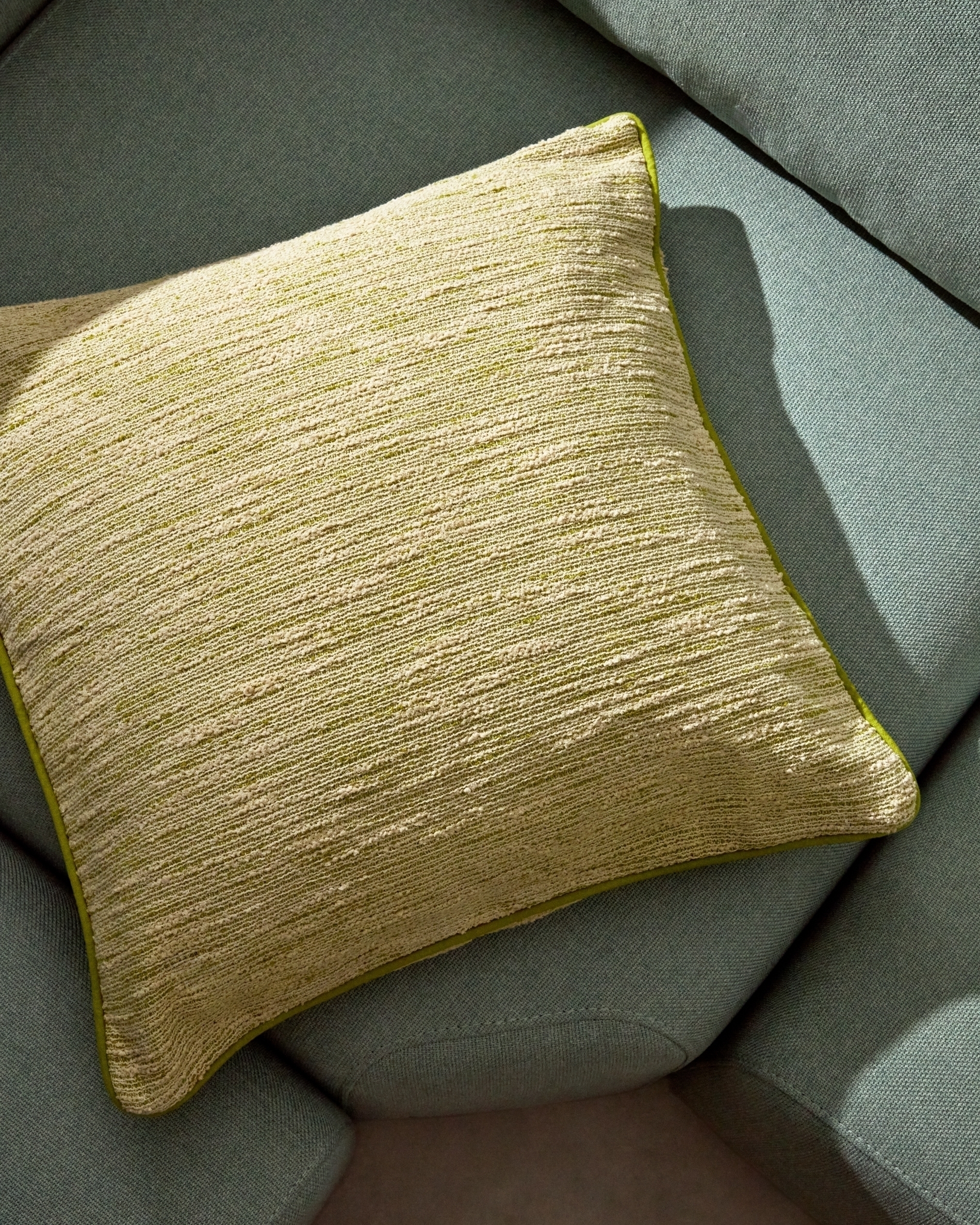 Чехол для подушки Brisella из жаккарда зелёного цвета 45 x 45 см
