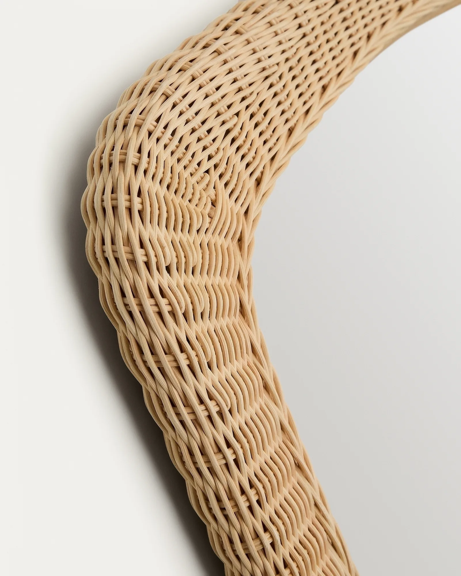 Зеркало из ротанга Zilna 58 x 79 см