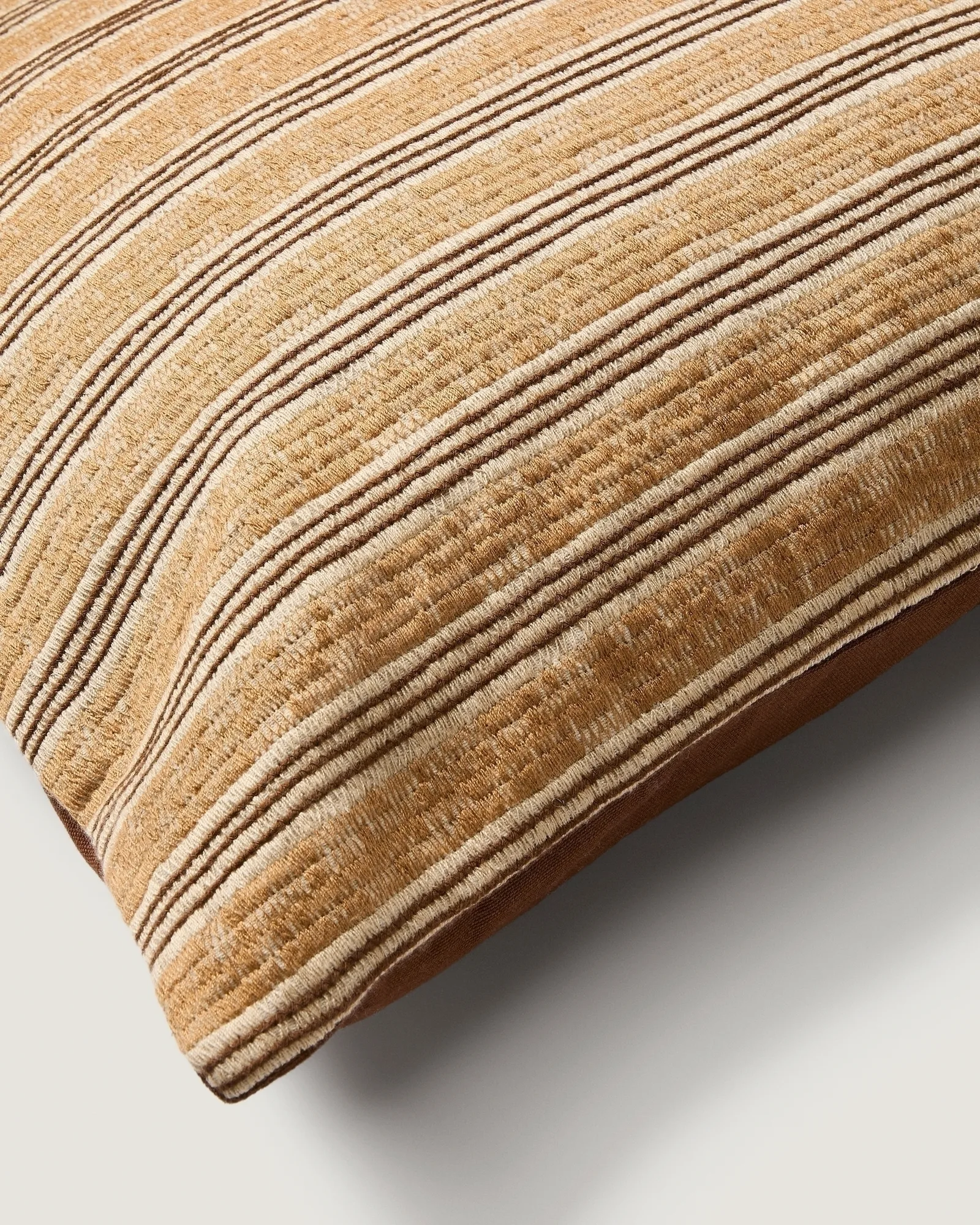 Чехол на подушку Tavina из 100% хлопка с коричневой вышивкой 50 x 50 см