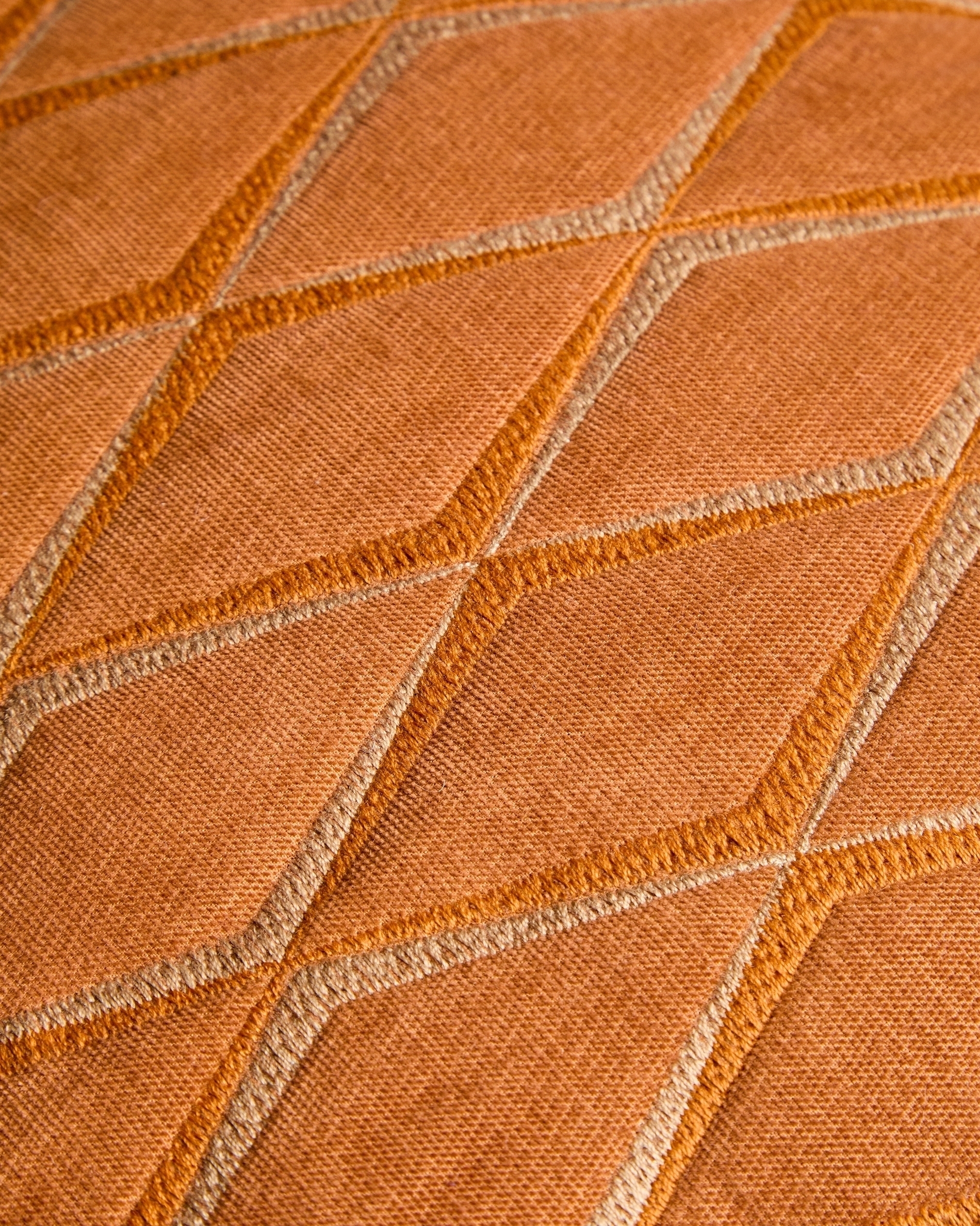 Чехол для подушки Branel из микровельвета оранжевый с вышивкой, 45 x 45 см