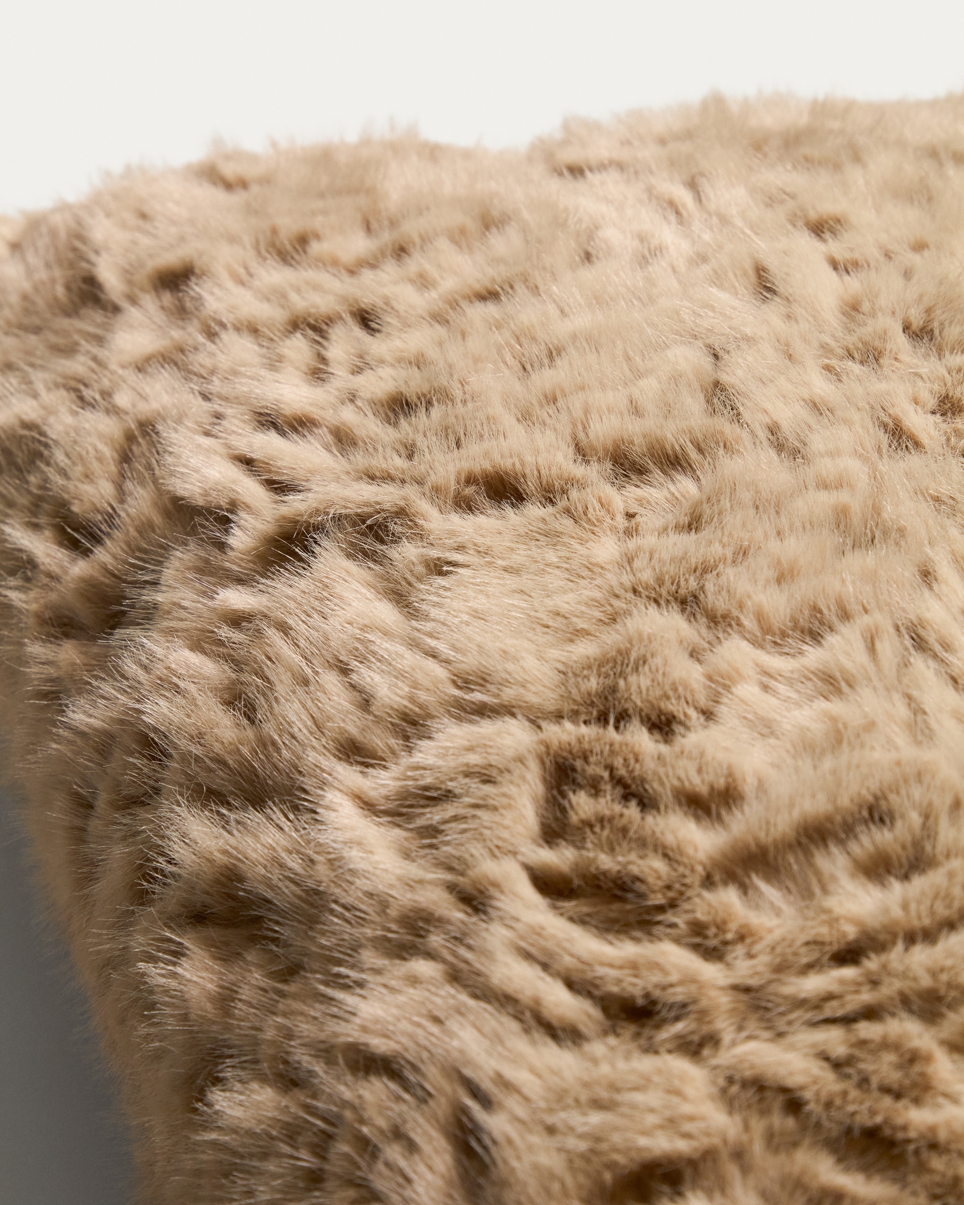 Чехол для подушки Oruma из искусственного меха светло-коричневого цвета, 60 x 40 см