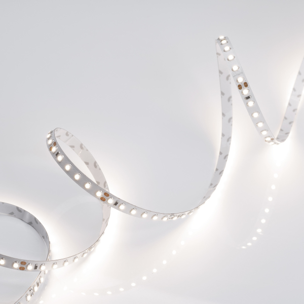Светодиодная лента 9,6W/m 120LED/m 2835SMD дневной белый 5M 011581(2)