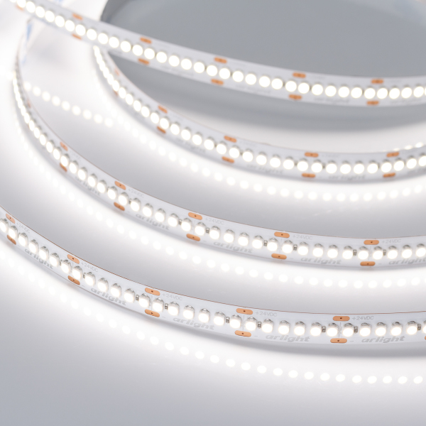 Светодиодная лента 19,2W/m 240LED/m 3528SMD дневной белый 5M 017431(2)