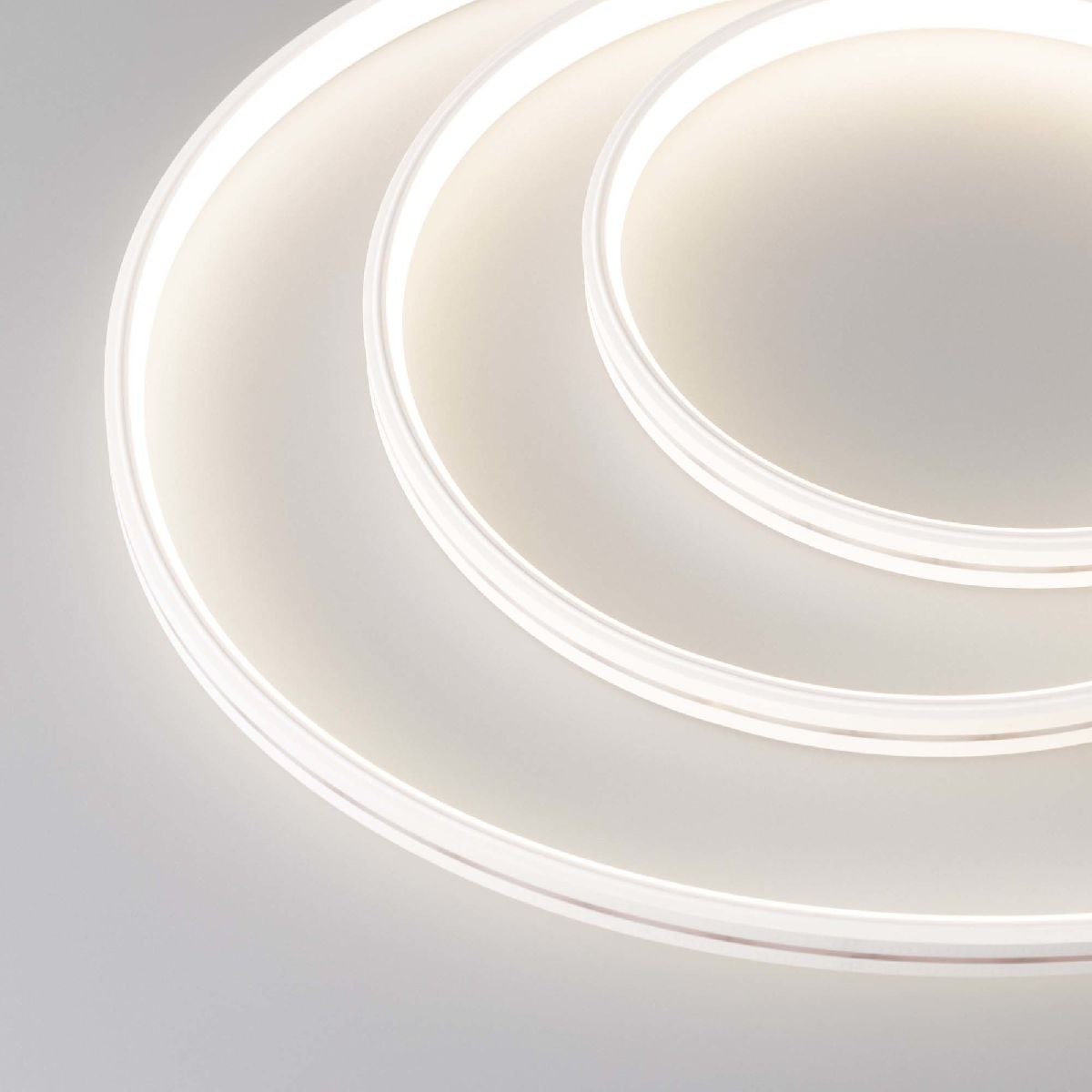 Лента герметичная MOONLIGHT-TOP-X320-11x7mm 24V Warm2300 (10 W/m, IP65, CSP, 5m, wire x2) 039446