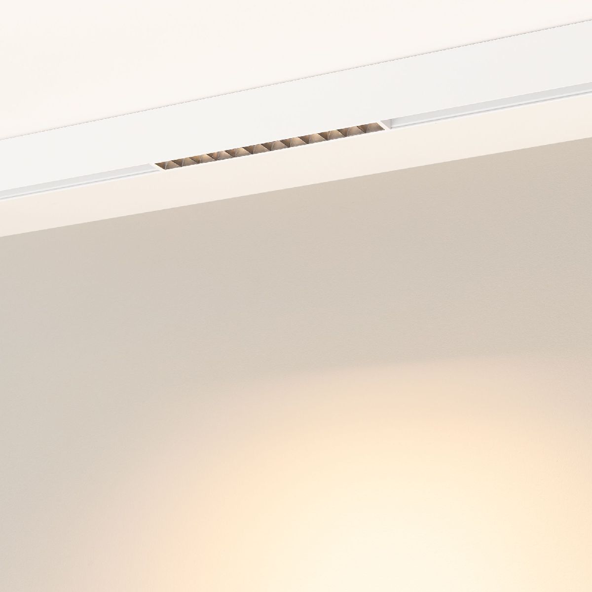 Трековый магнитный светильник MAG-ORIENT-LASER-L235-8W Warm2700 051734