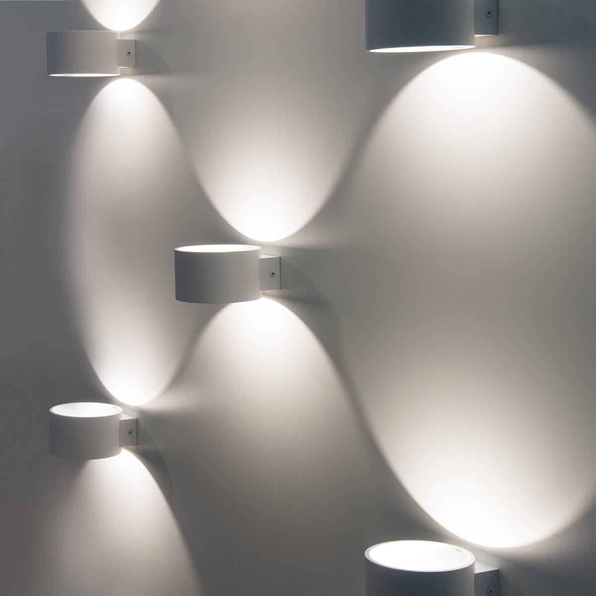 Настенный светодиодный светильник Coneto Led белый MRL Led 1045 4690389121661