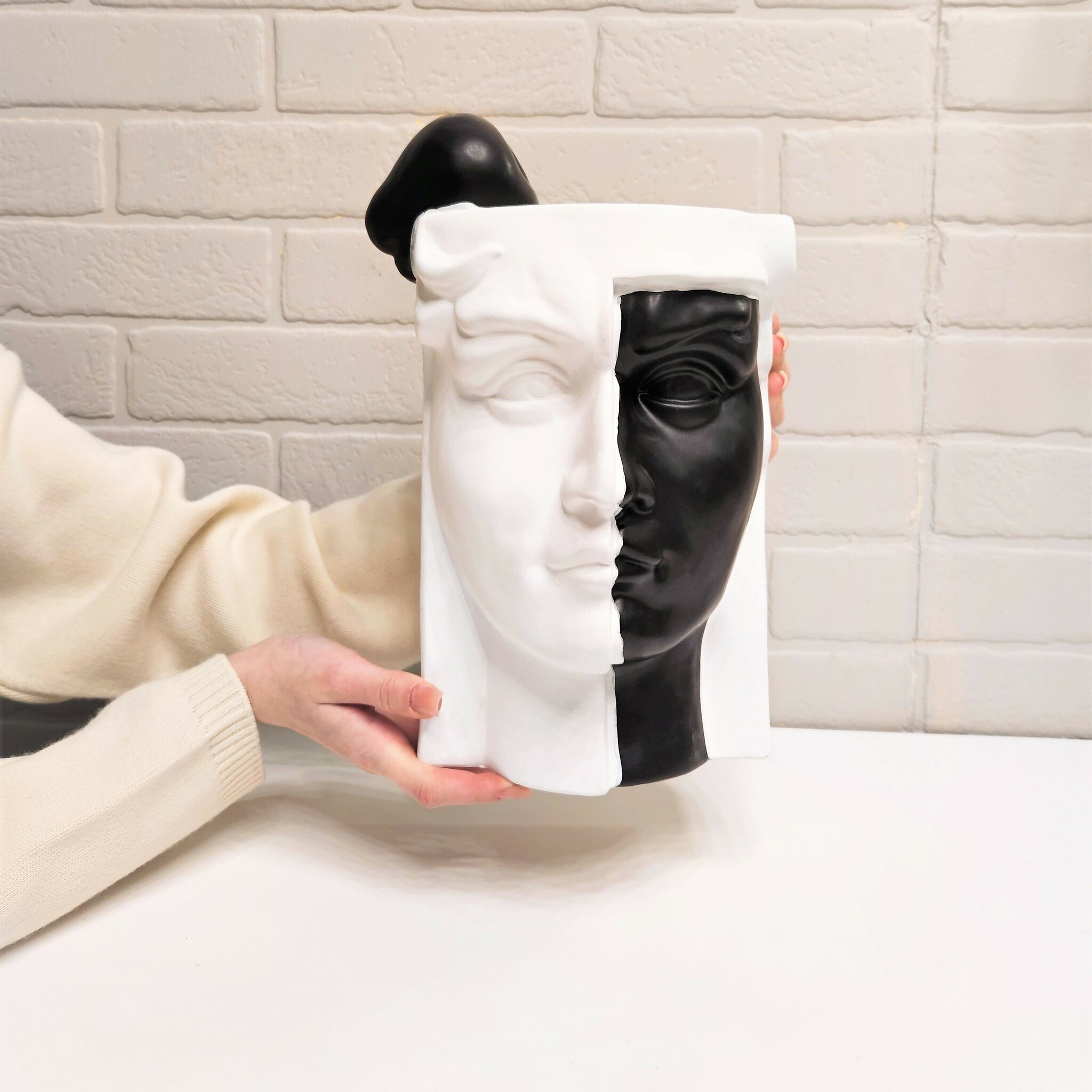 Статуэтка Double-faced ceramic decoration