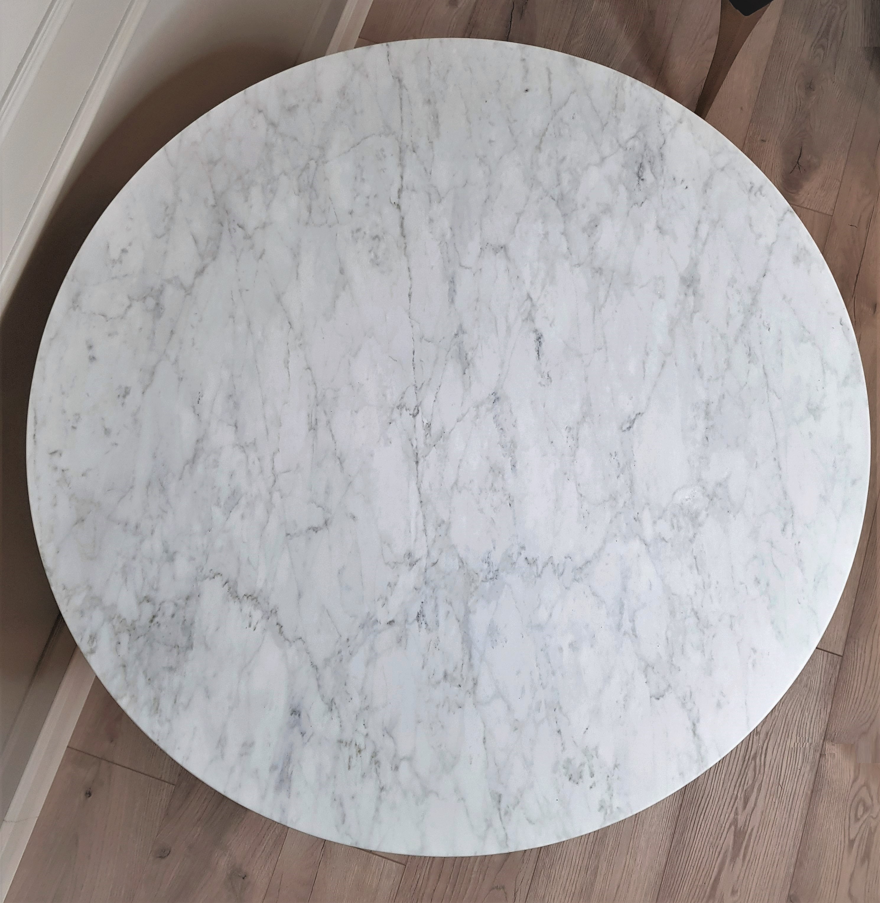 Стол обеденный белый Tulip Marble Brass