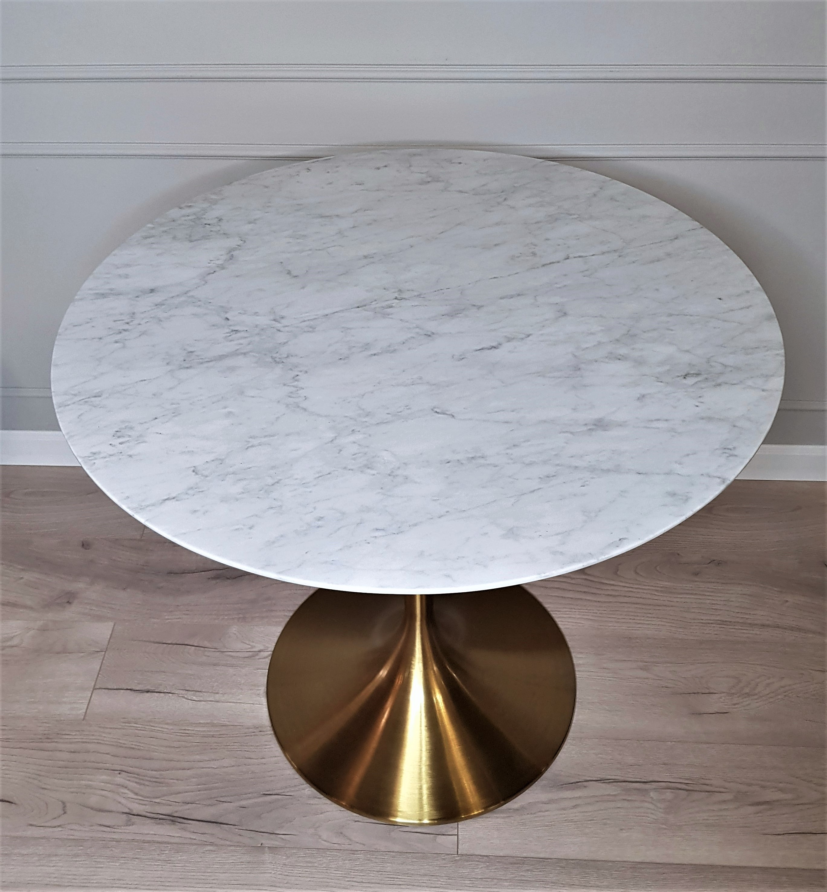 Стол обеденный белый Tulip Marble Brass