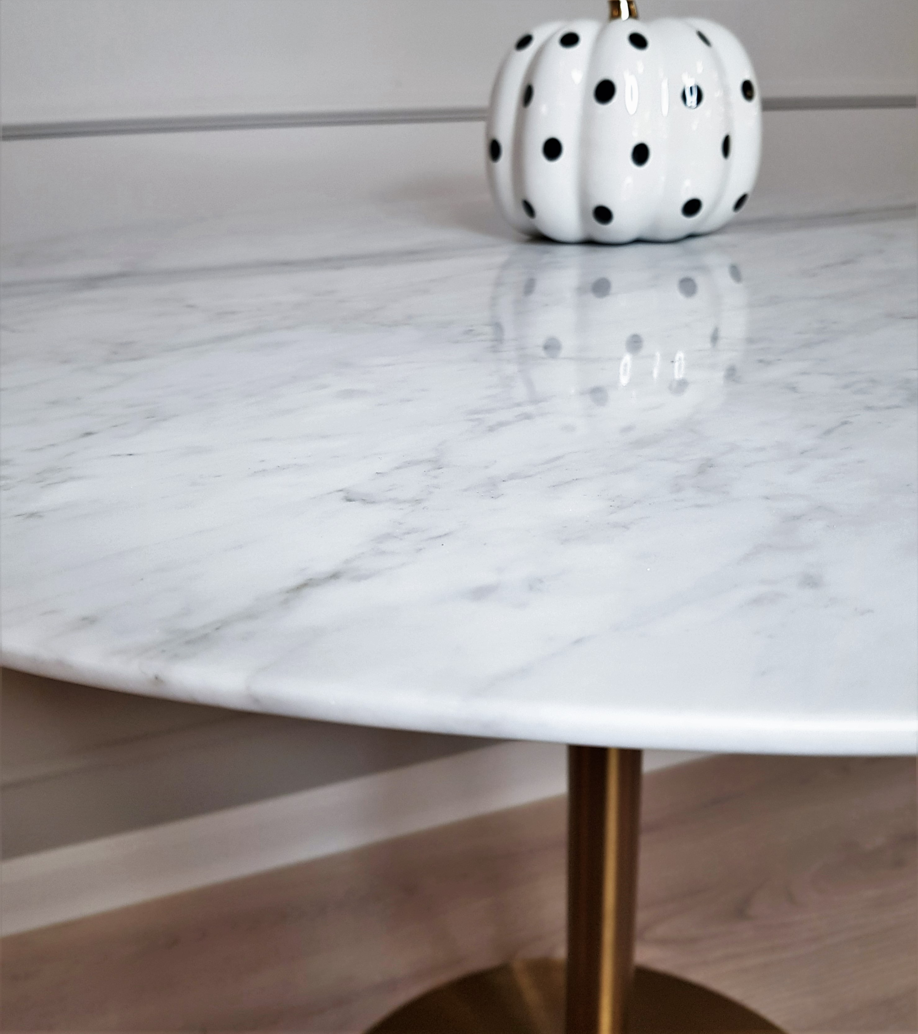 Стол обеденный белый Tulip Marble Brass