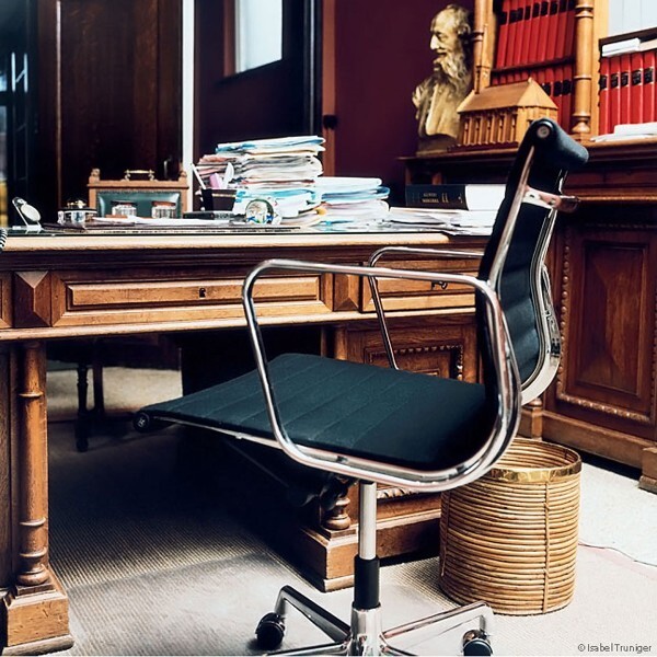 Кресло офисное Eames Ribbed EA117