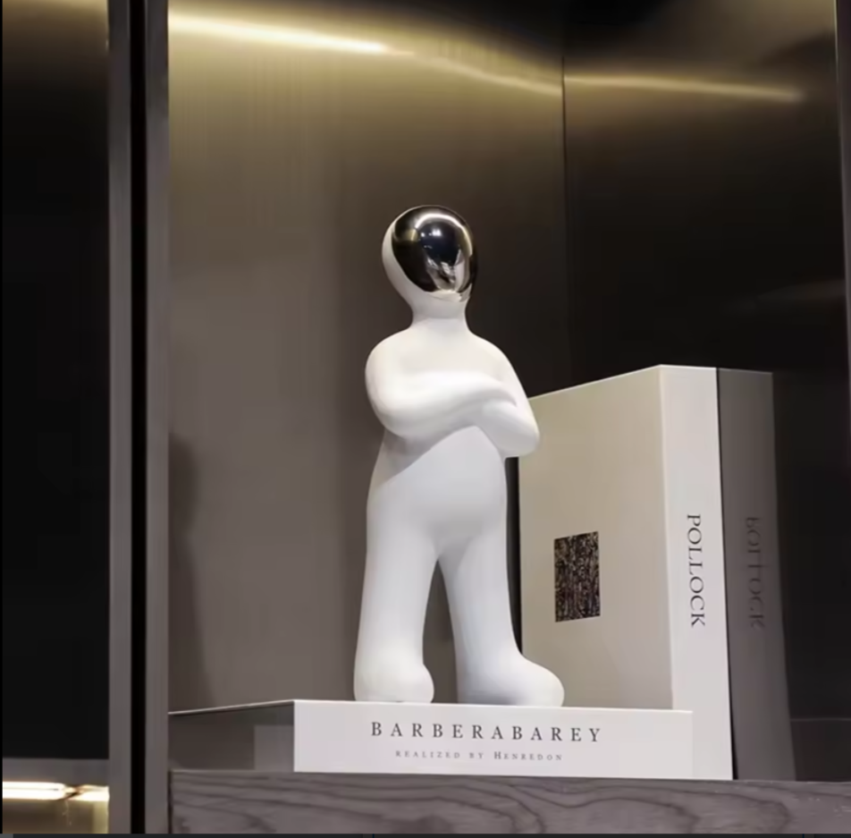 Фигурка Alien man white