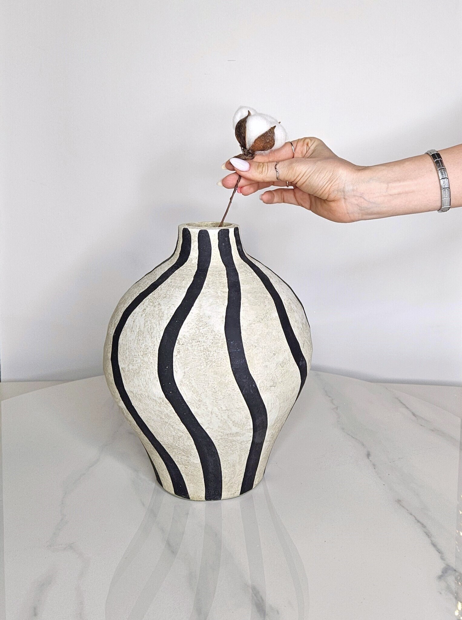 Ваза Line round belly vase
