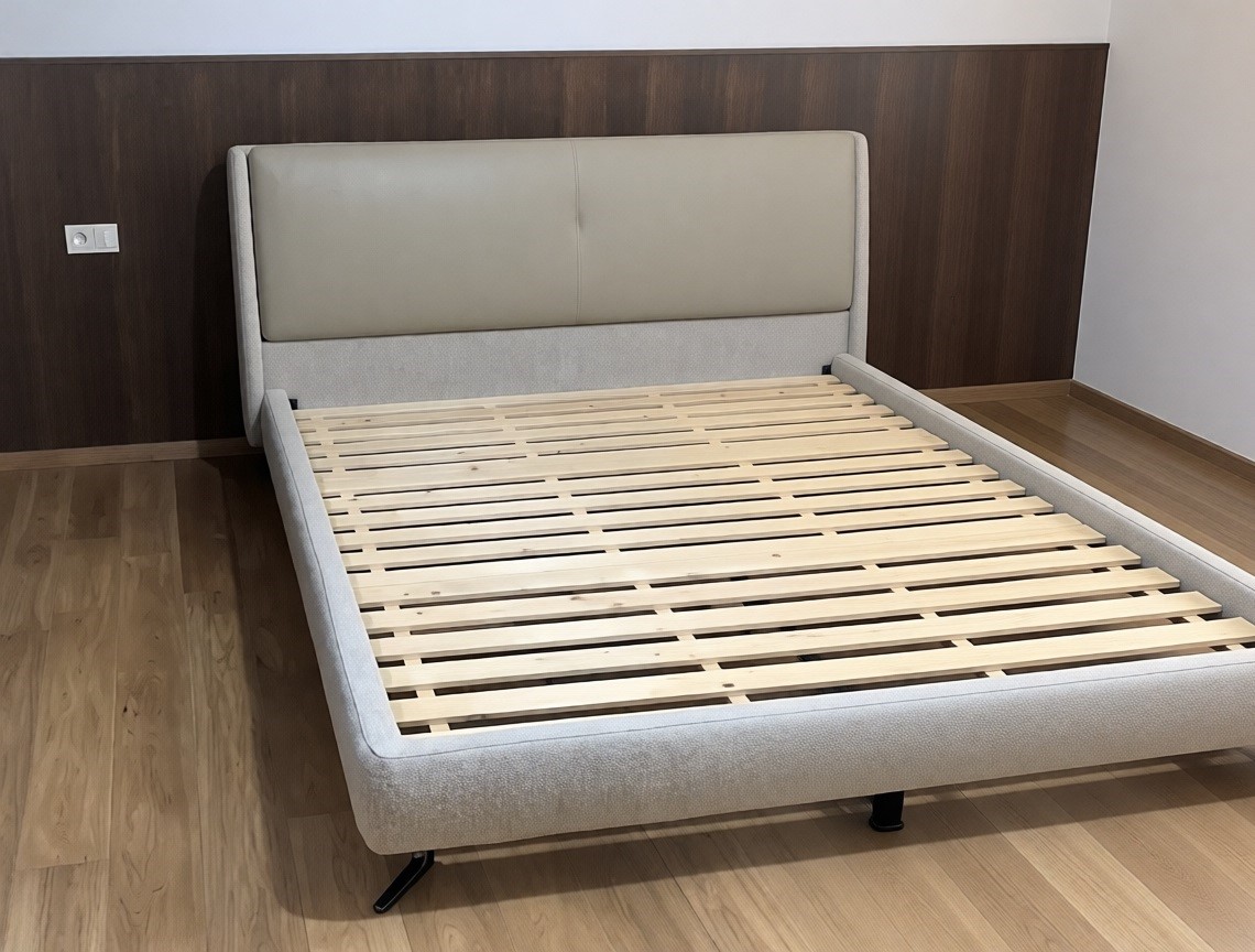 Двуспальная кровать на ножках Eosonno