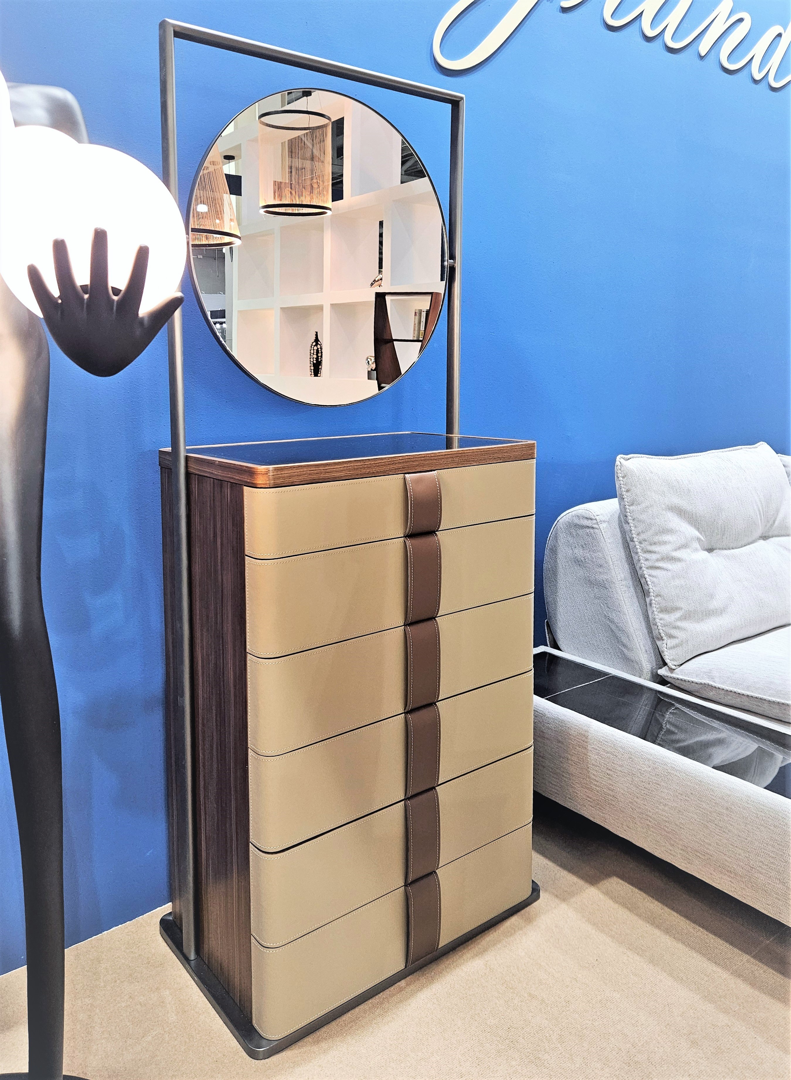 Комод с зеркалом Yang Chest of Drawers