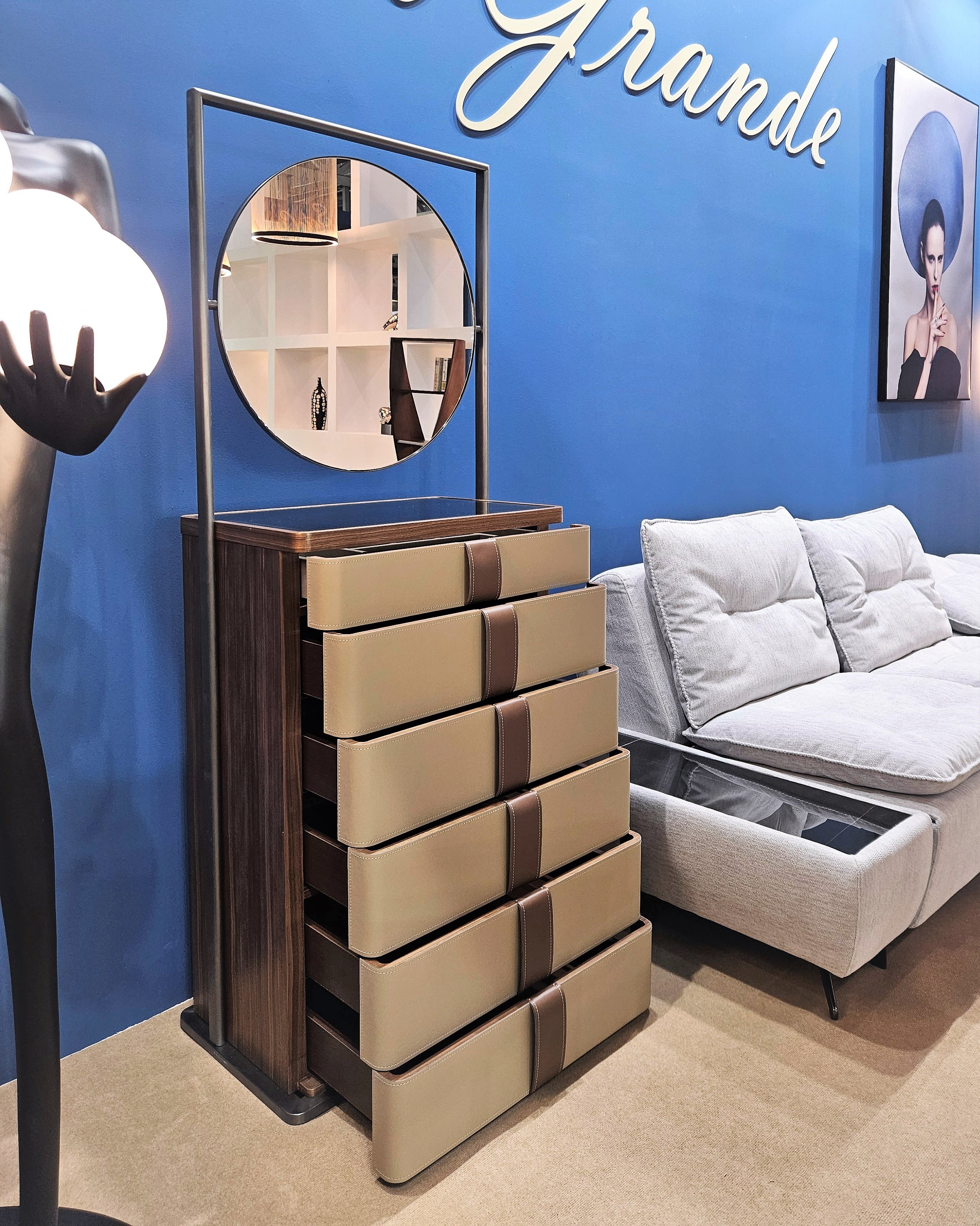 Комод с зеркалом Yang Chest of Drawers