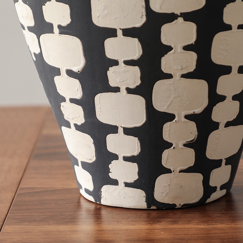 Ваза Black And White Narrow Mouth Vase A