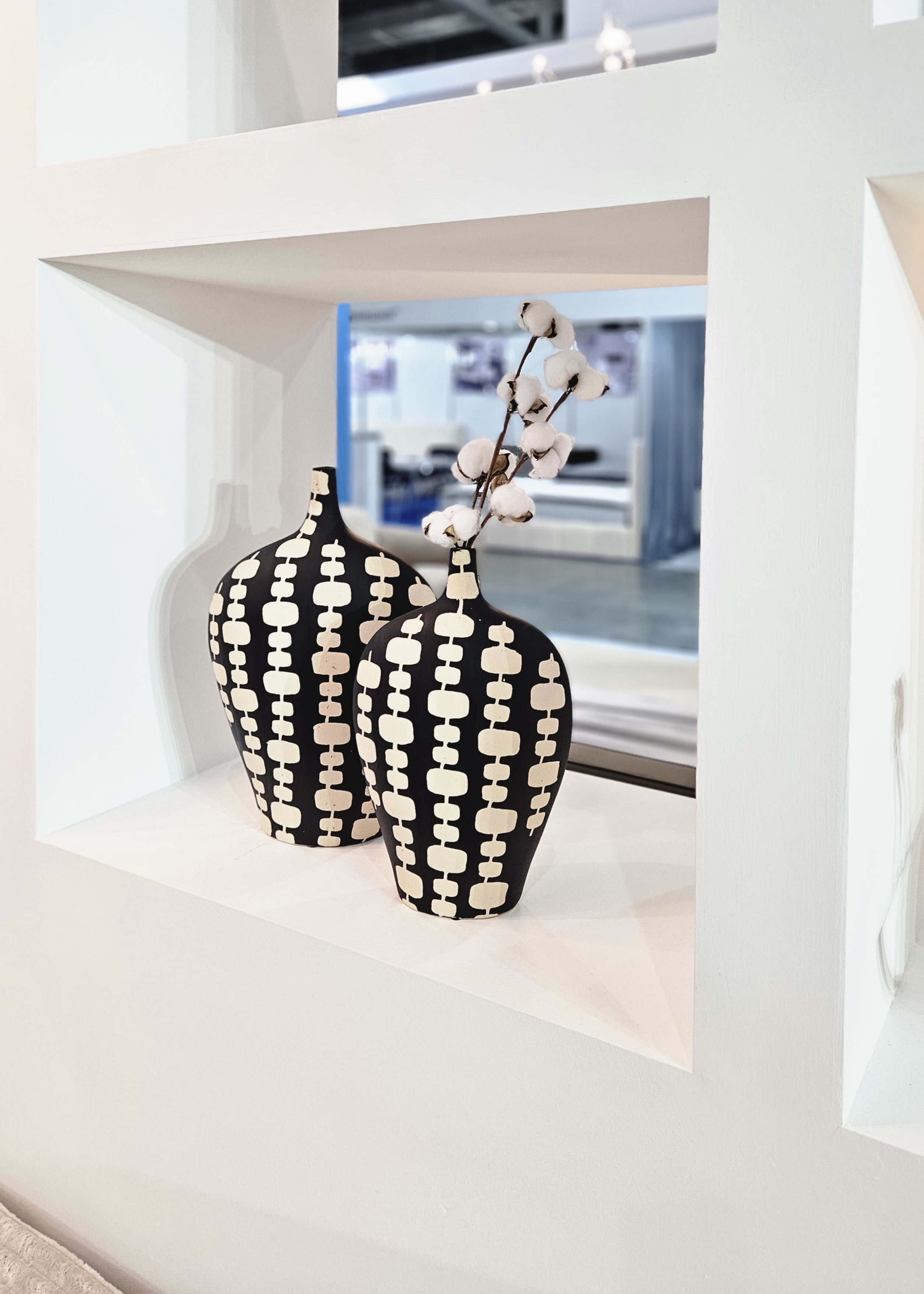 Ваза Black And White Narrow Mouth Vase B