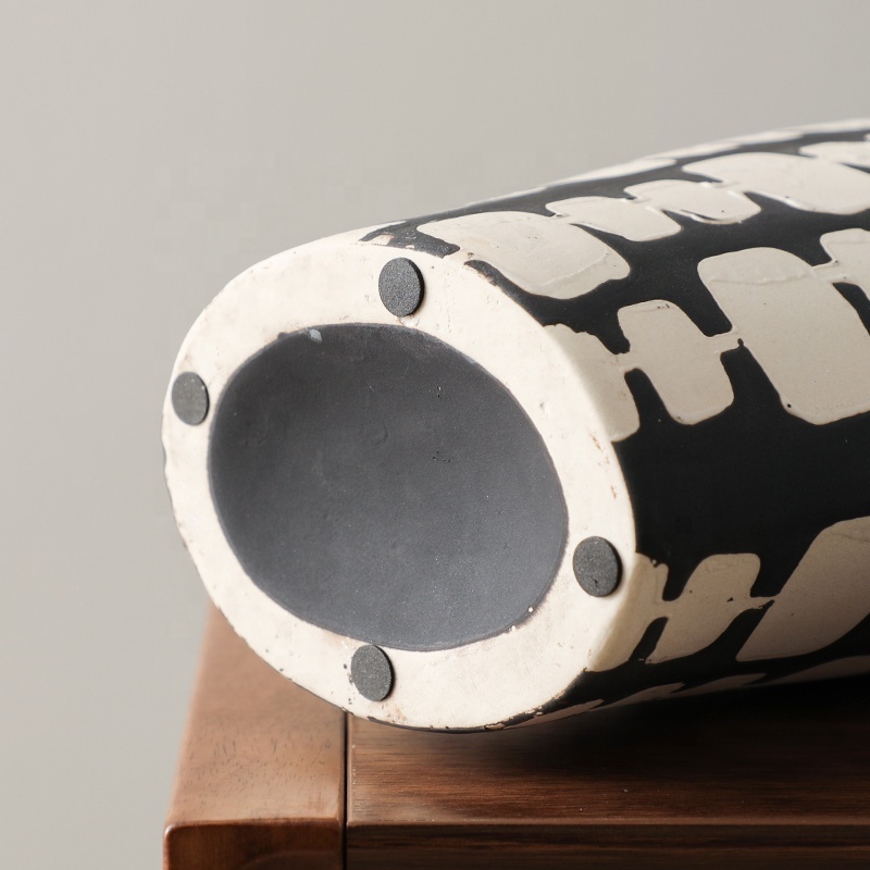 Ваза Black And White Narrow Mouth Vase B