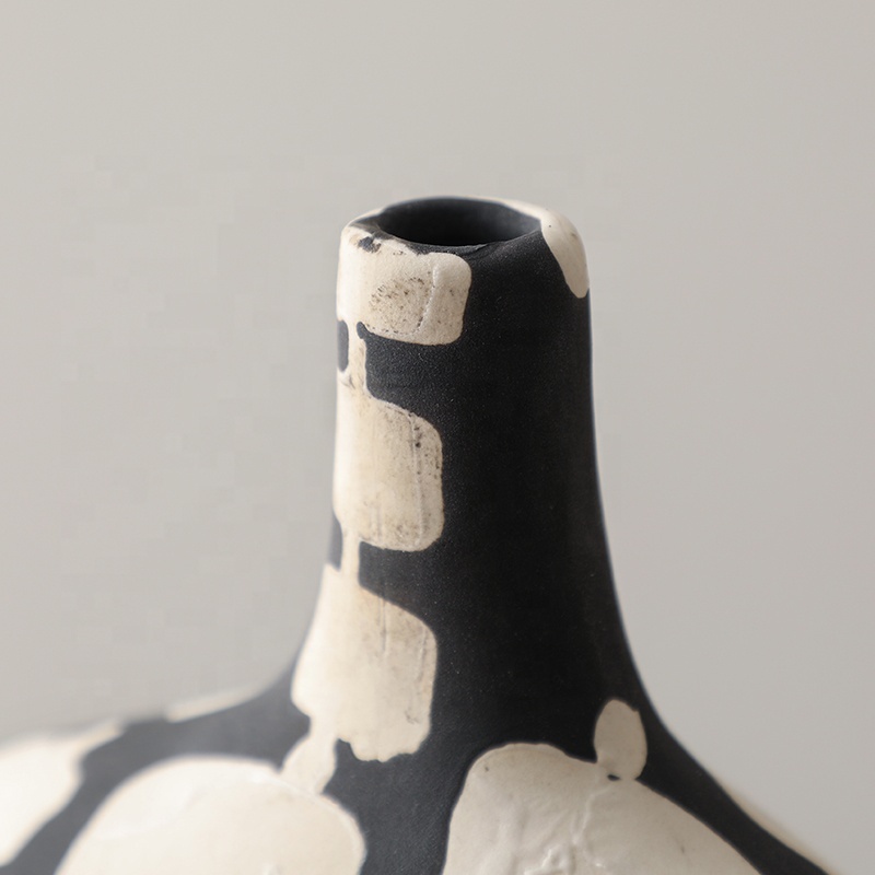 Ваза Black And White Narrow Mouth Vase B
