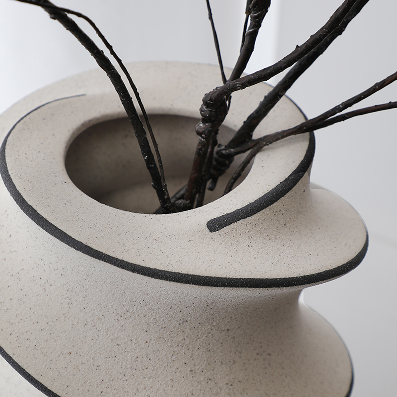 Ваза Hand Drawn Spiral Vase A