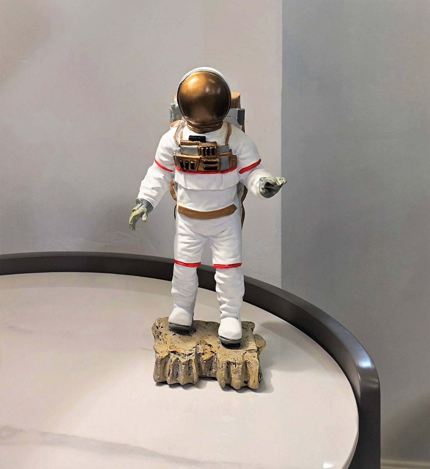 Статуэтка Astronaut man