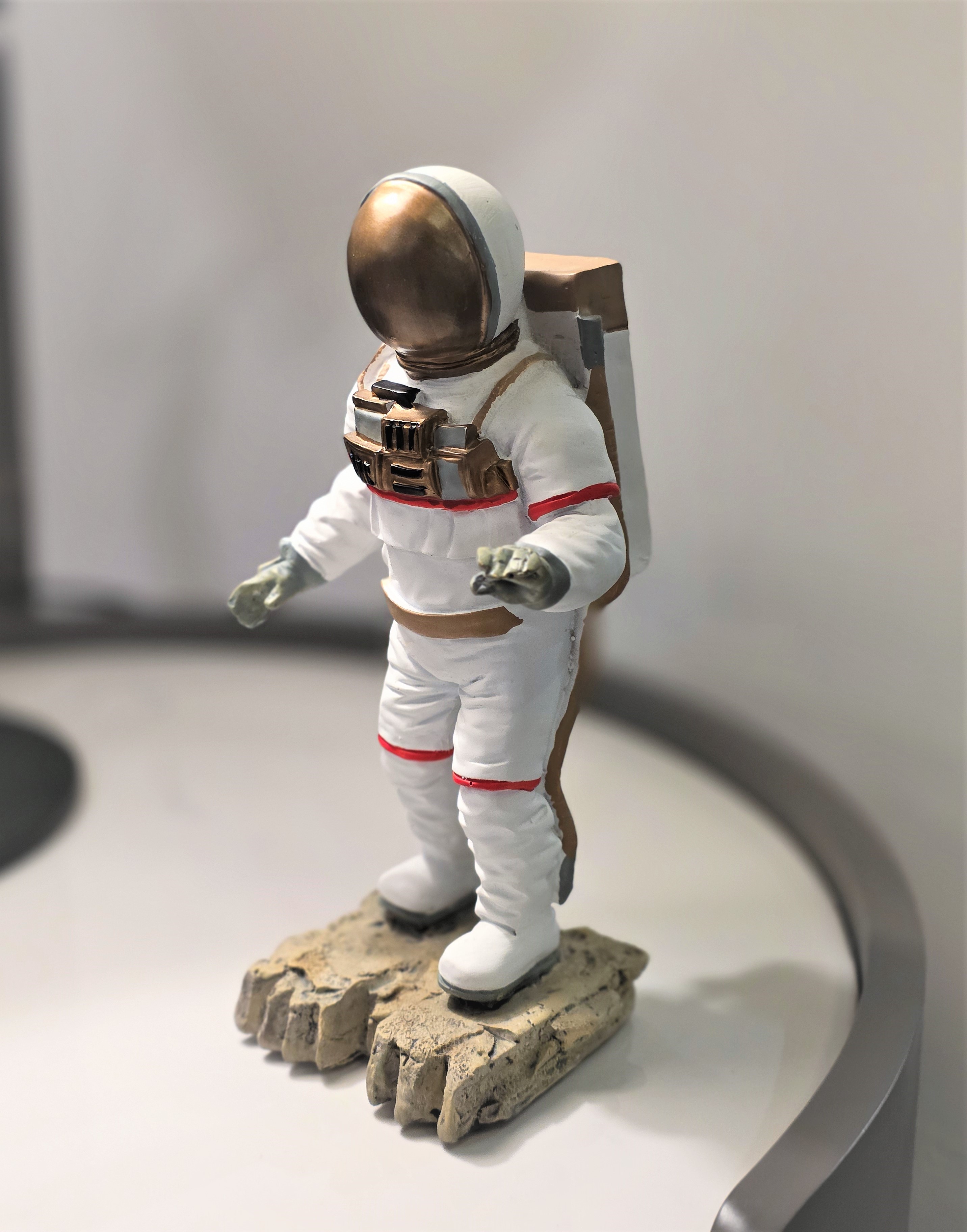 Статуэтка Astronaut man