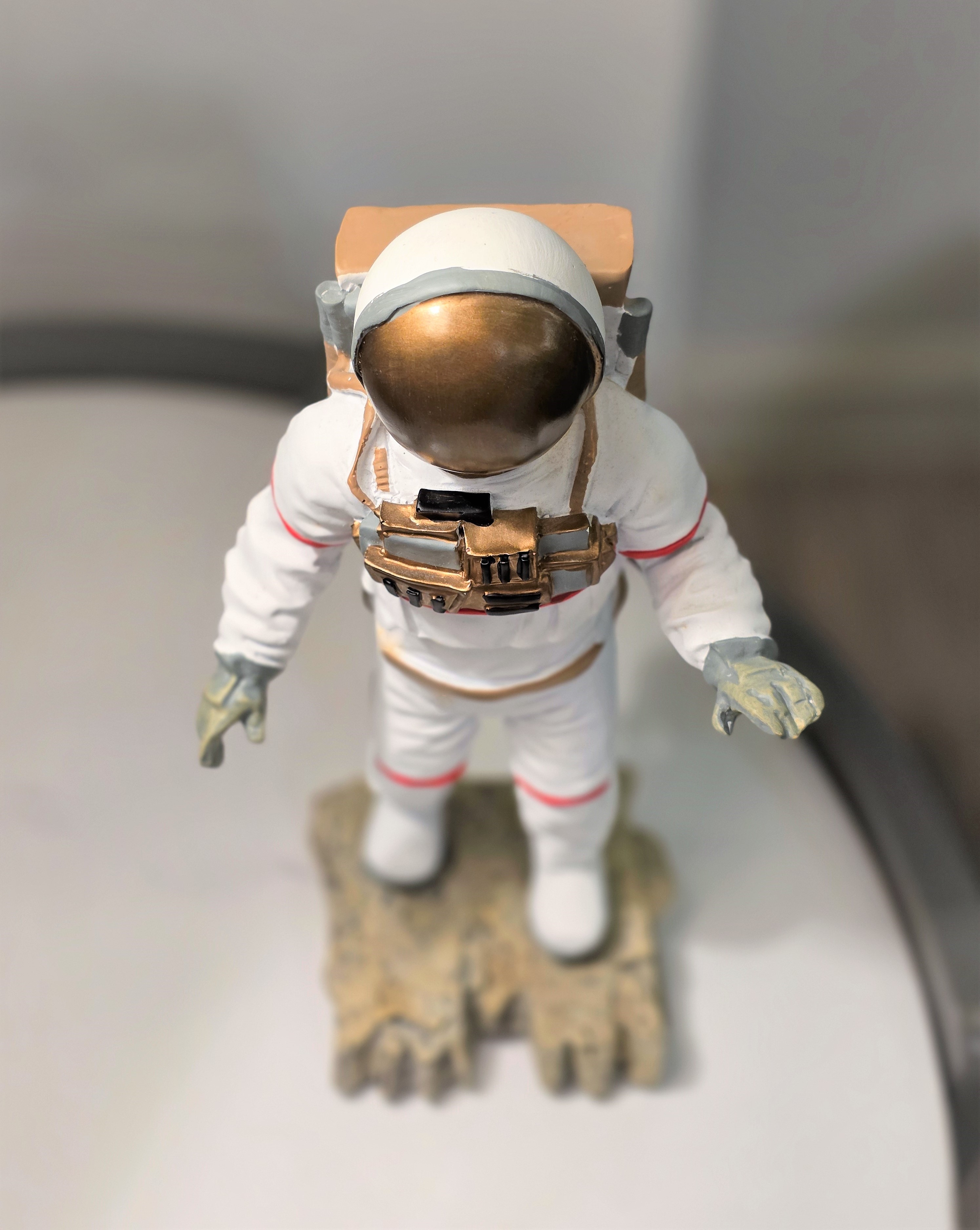 Статуэтка Astronaut man