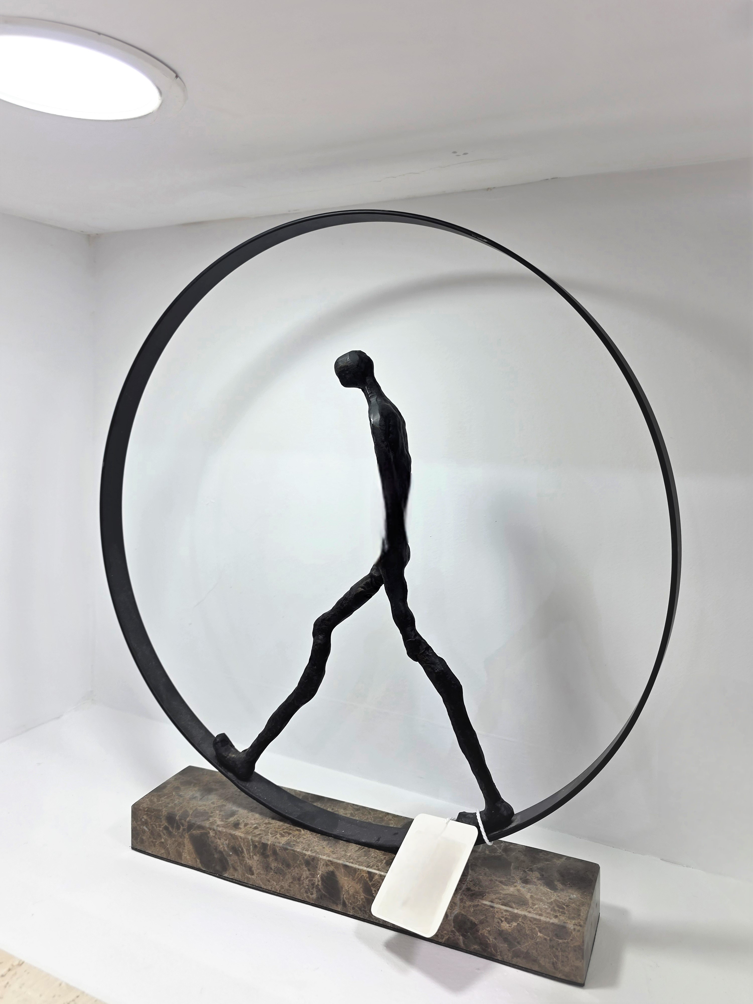 Статуэтка Man in circle KA5004A