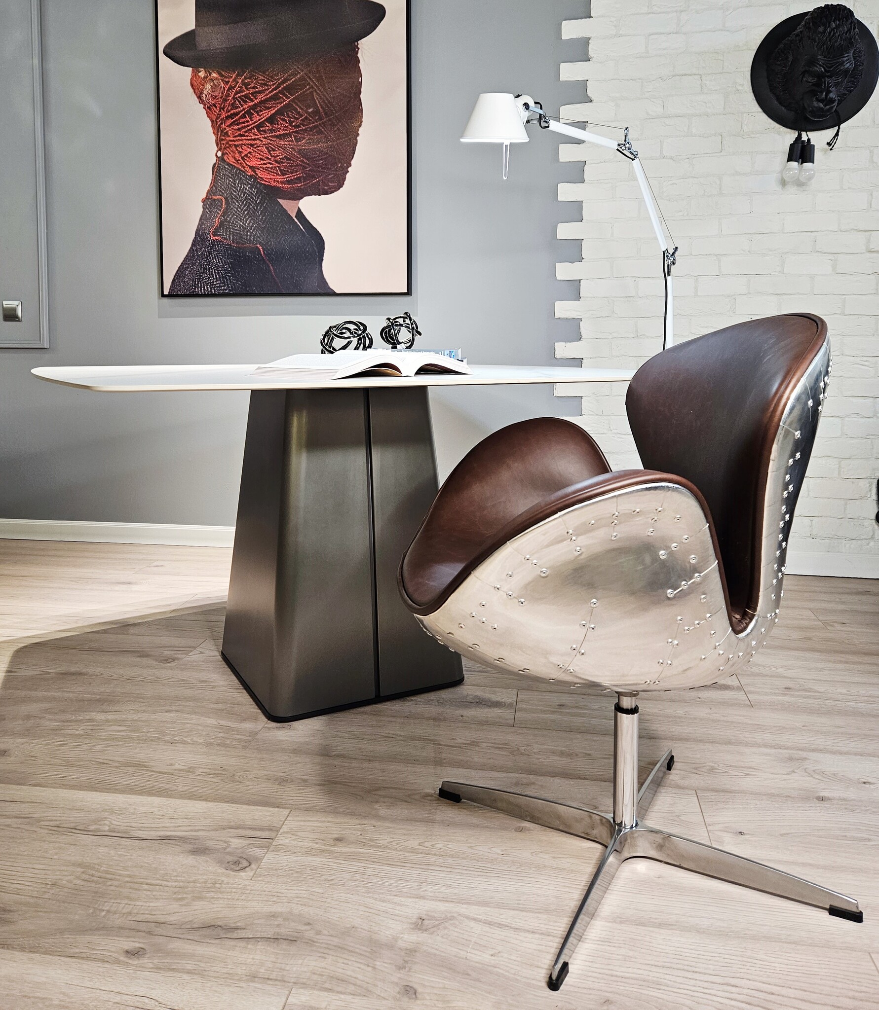 Поворотное кресло Swan Aviator