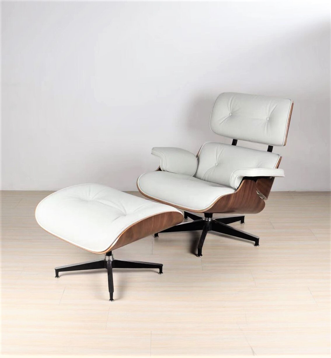 Кресло Eames Lounge с оттоманкой