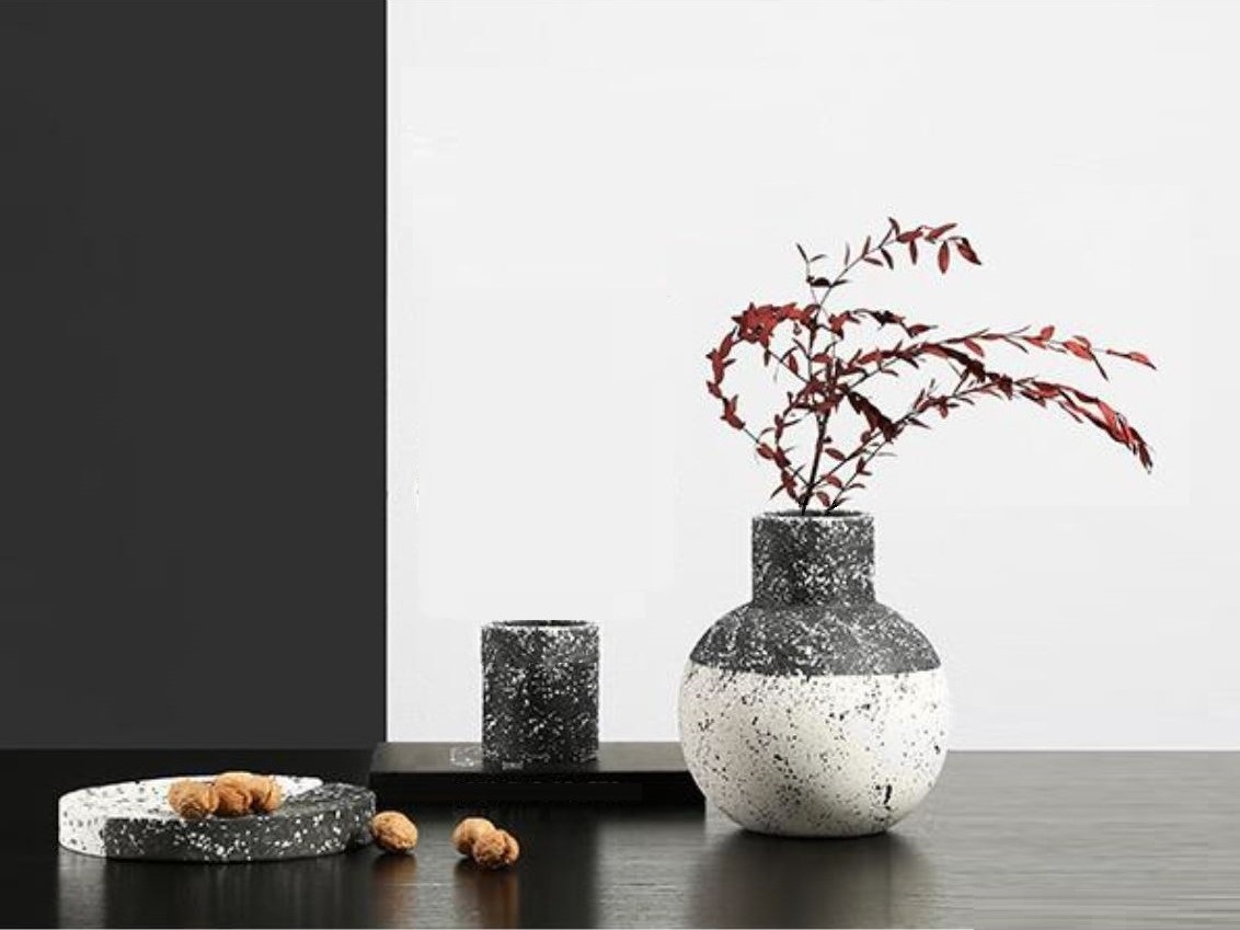 Ваза Black and white vase