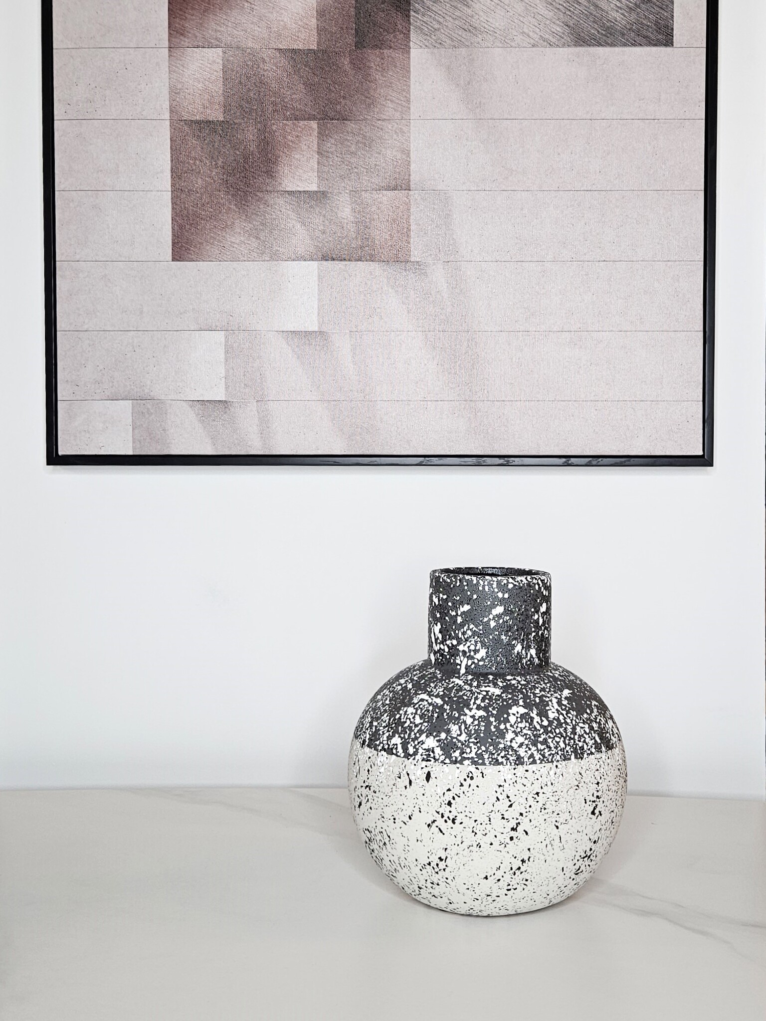 Ваза Black and white vase