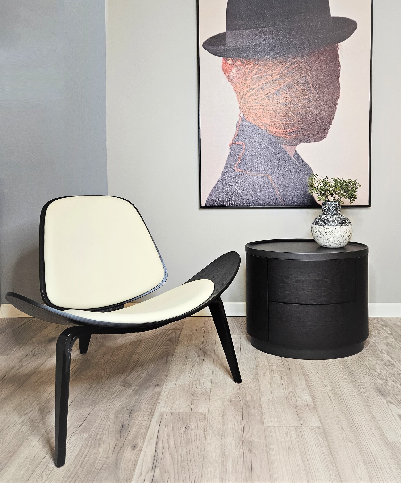 Ваза Black and white vase