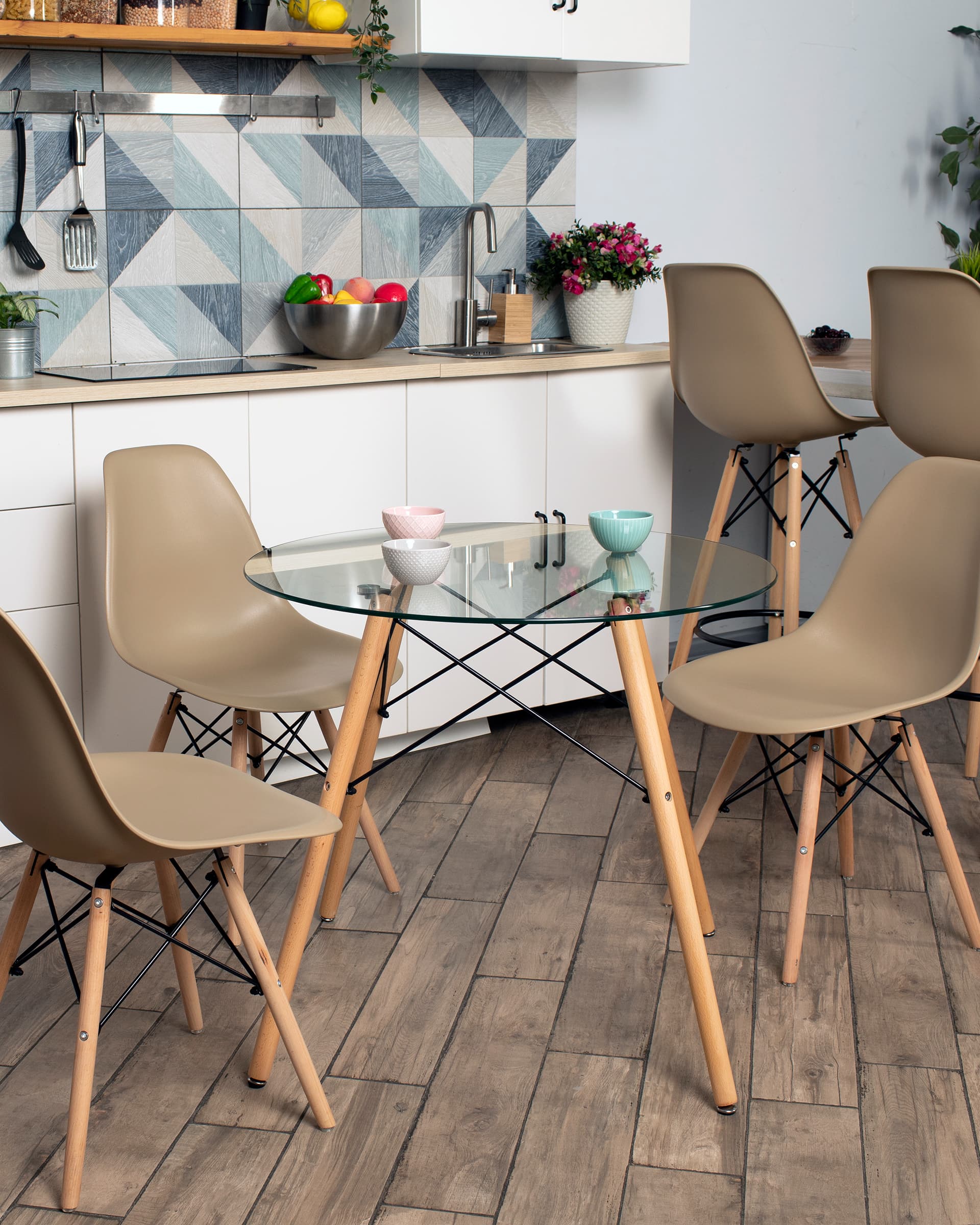 Стол Eames DSW NEW D80 стеклянный