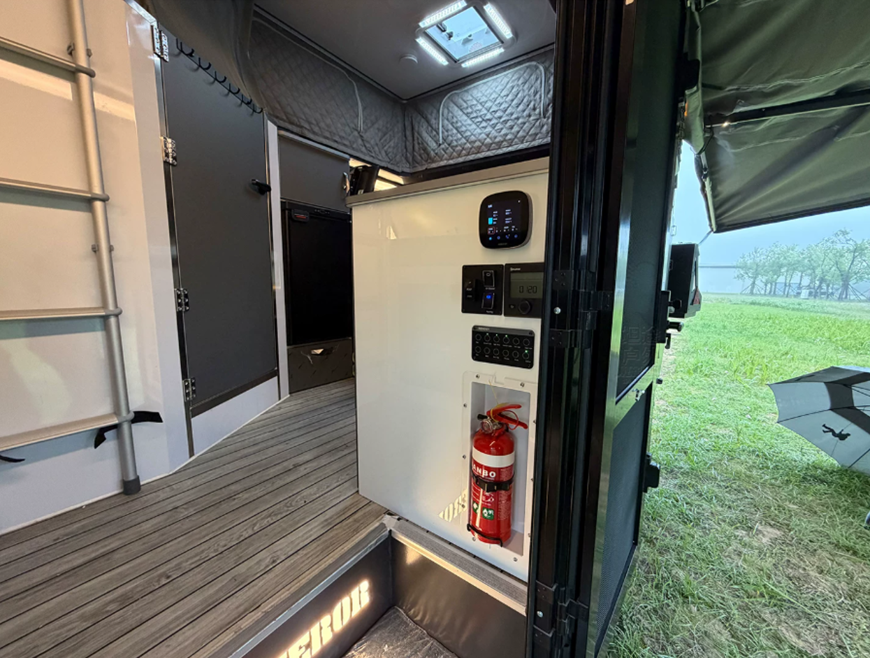 Внедорожный жилой прицеп Conqueror UEV590pro