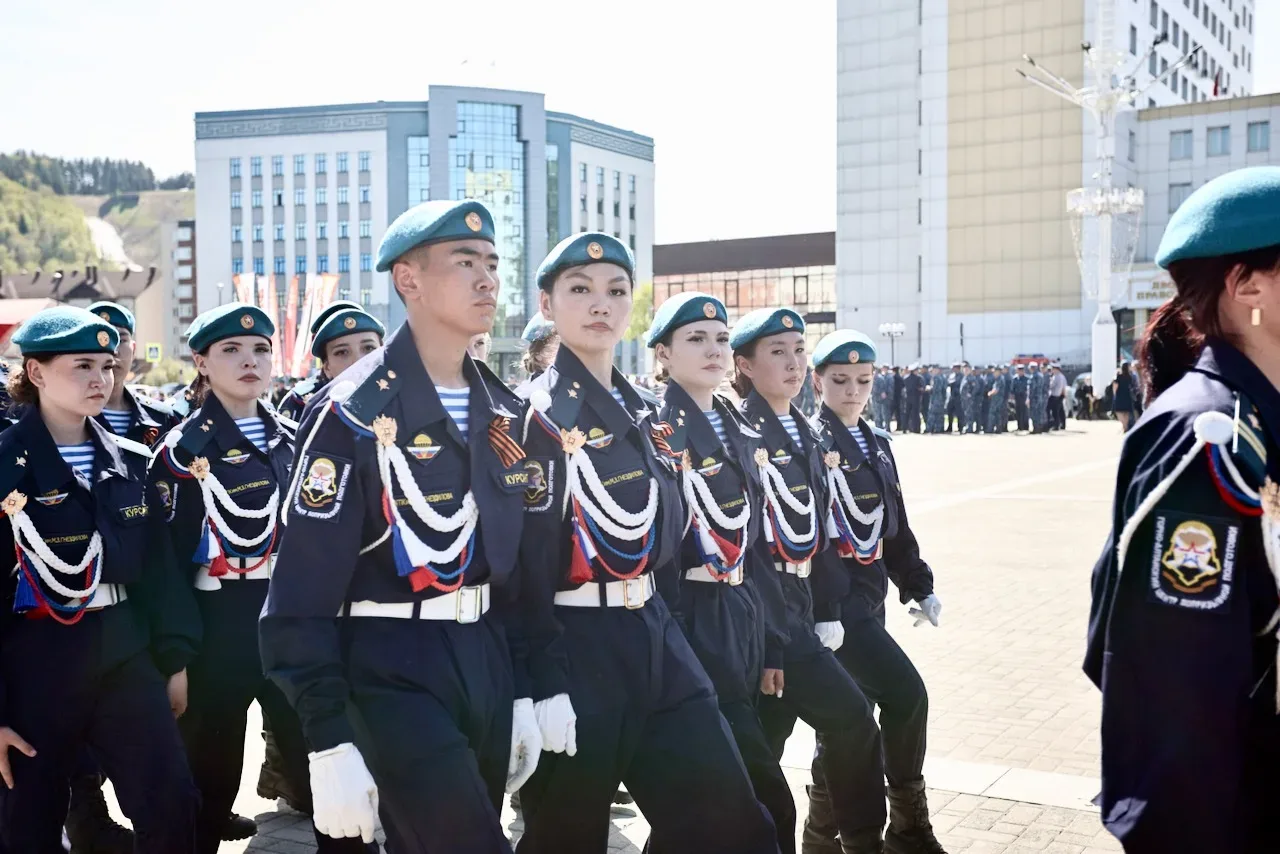 В Горно-Алтайске проходят репетиции парада Победы  В едином строю – военнослужащие, участники спецоп