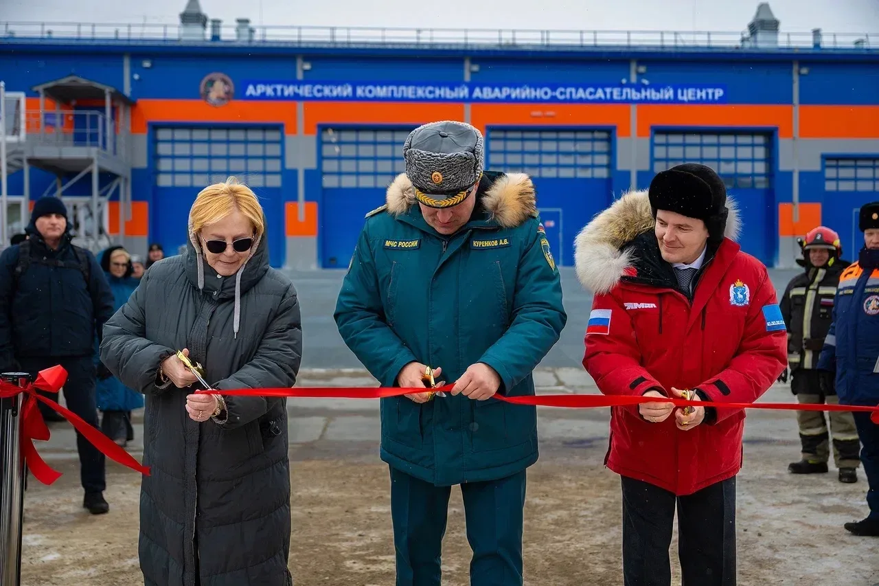 Вместе с главой МЧС России Александром Куренковым и руководителем Федерального медико-биологического