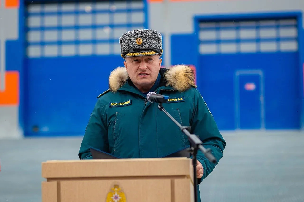 Вместе с главой МЧС России Александром Куренковым и руководителем Федерального медико-биологического