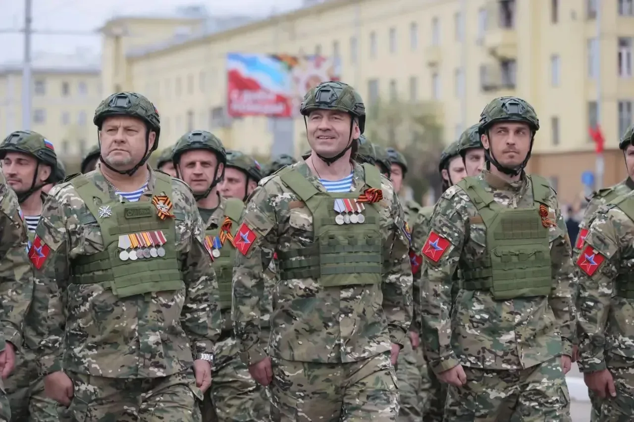 Красноярский край отмечает День Победы!   У стен героического «Красмаша» сейчас прошли 38 парадных р