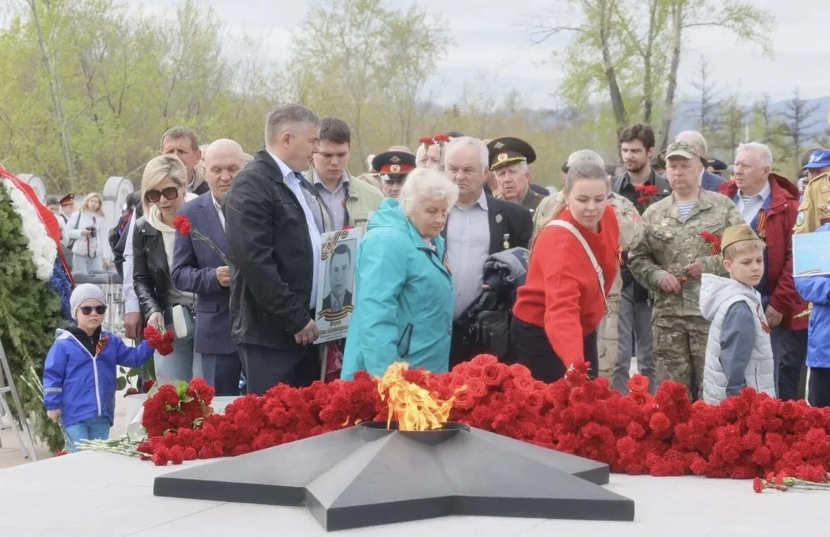 У Вечного огня на Мемориале Победы почтили память земляков, которые не вернулись с полей сражений Ве