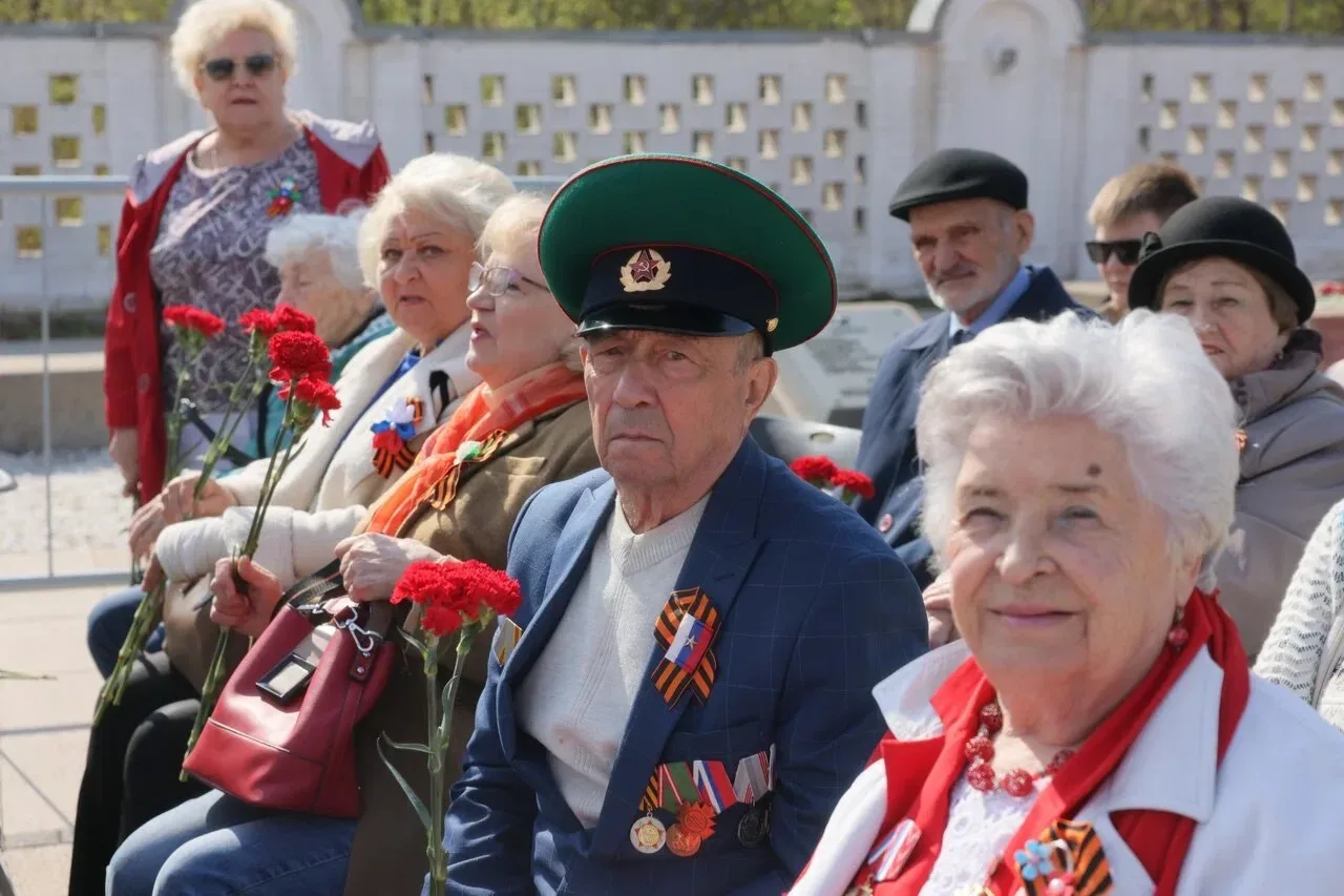 У Вечного огня на Мемориале Победы почтили память земляков, которые не вернулись с полей сражений Ве