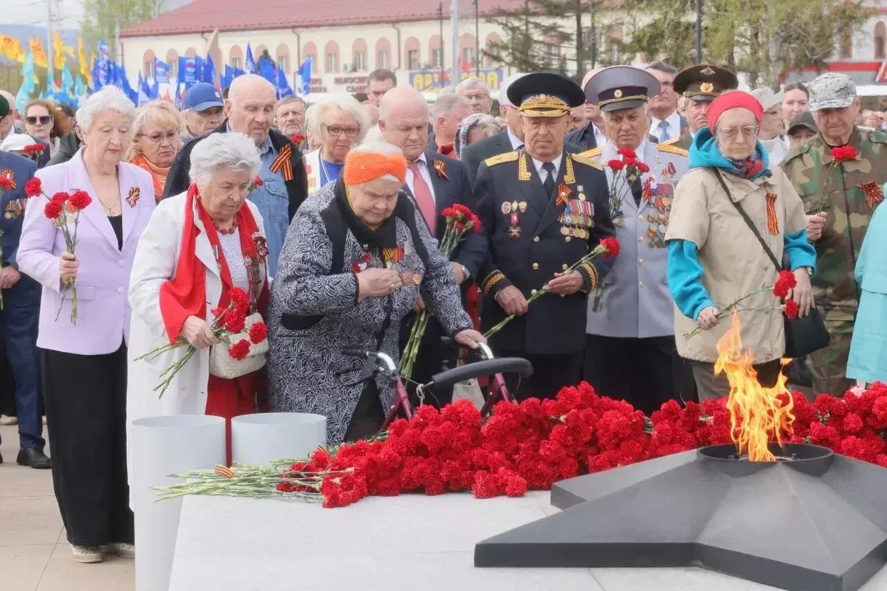 У Вечного огня на Мемориале Победы почтили память земляков, которые не вернулись с полей сражений Ве