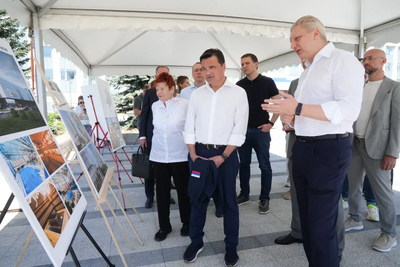 📍Продолжаем реконструкцию Центральной площади в Одинцово. Завершить работы планируем осенью. Здесь л