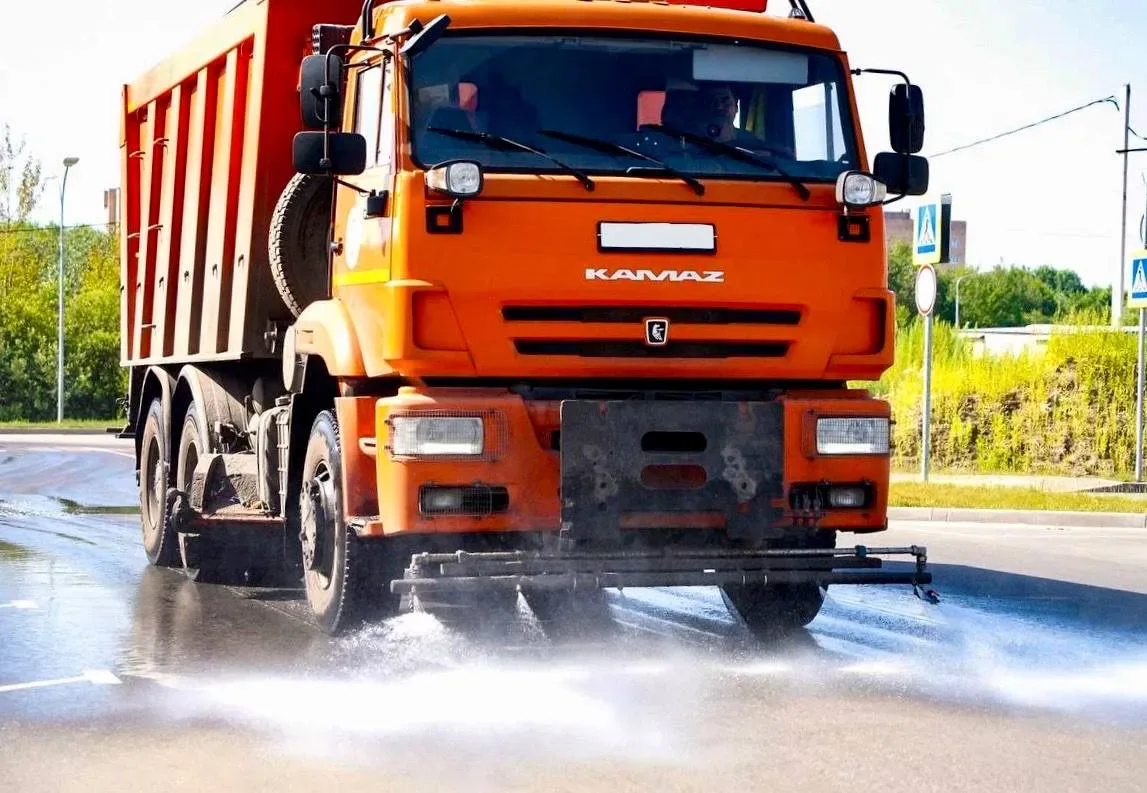 🚜💧В Подмосковье стартовали сезонные работы по мойке дворов и внутриквартальных проездов  С марта на 