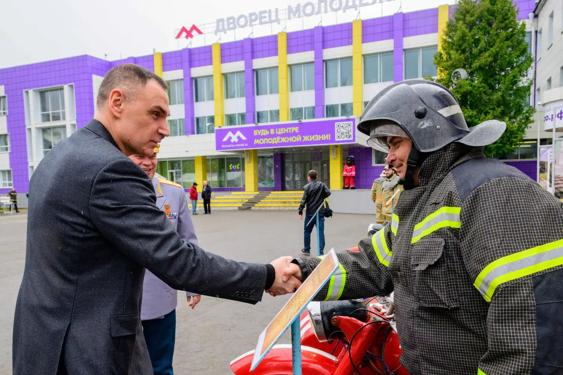 В Марий Эл отметили День пожарной охраны  Глава Республики Марий Эл Юрий Зайцев поздравил сотруднико