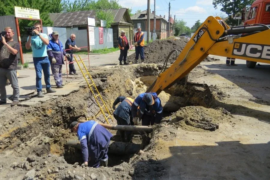 Орловчане могут сообщить о коммунальной аварии в приложении «Госуслуги Дом»  Жители могут направить 