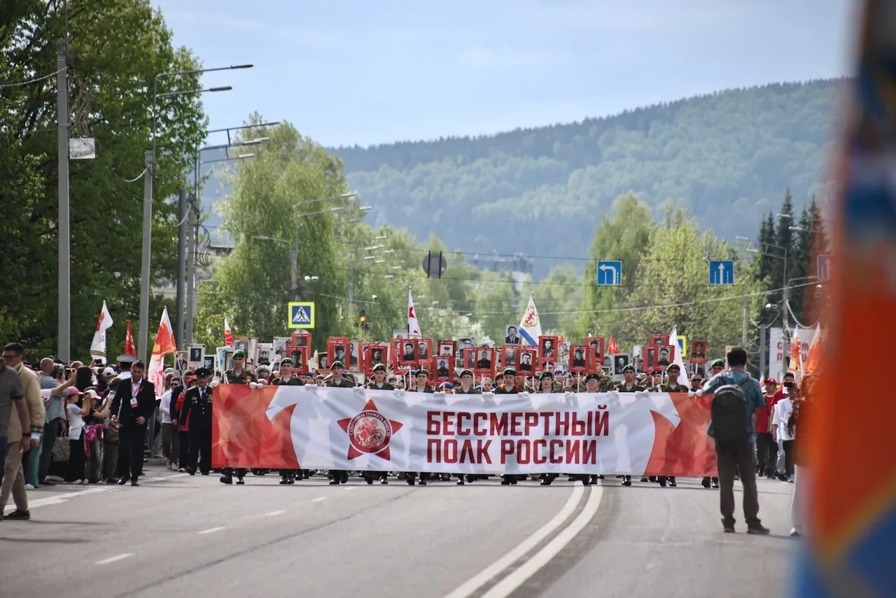 В День Великой Победы «Бессмертный полк» традиционно прошел по всей Республике.  В Горно-Алтайске уч
