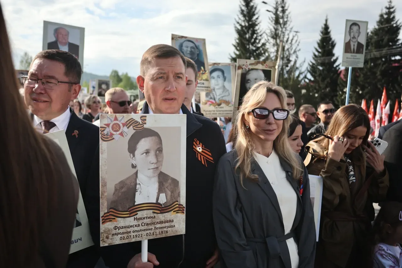 В День Великой Победы «Бессмертный полк» традиционно прошел по всей Республике.  В Горно-Алтайске уч